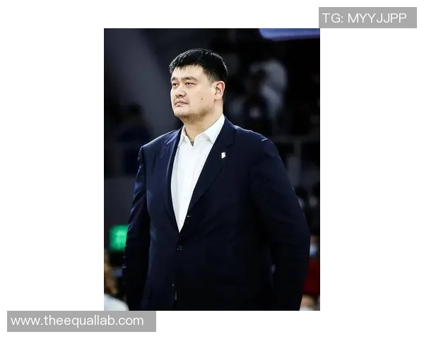 姚明独特握笔姿势解析与书法艺术的深度结合探讨